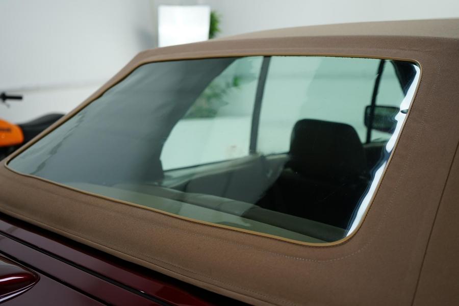 Детали экстерьера BMW 325i Convertible (Calypso Red) 1990 года  (фото 63 из 190)
